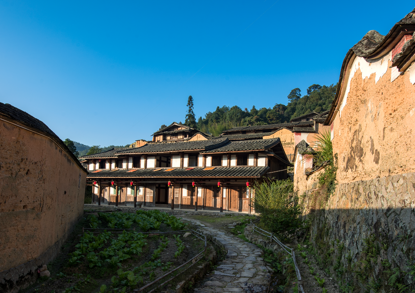 贵州织金中国古传统村落——营上古寨营上古寨是一座坐落于悬崖之上