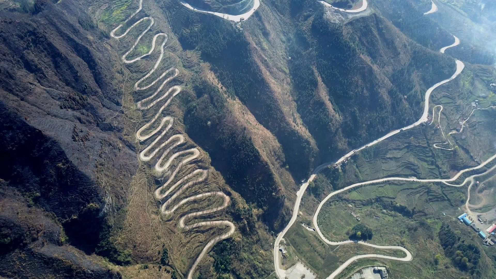 东坝99道拐，中国最险峻的盘山公路，比怒江72道拐还要险十倍_车家号_发现车生活_汽车之家