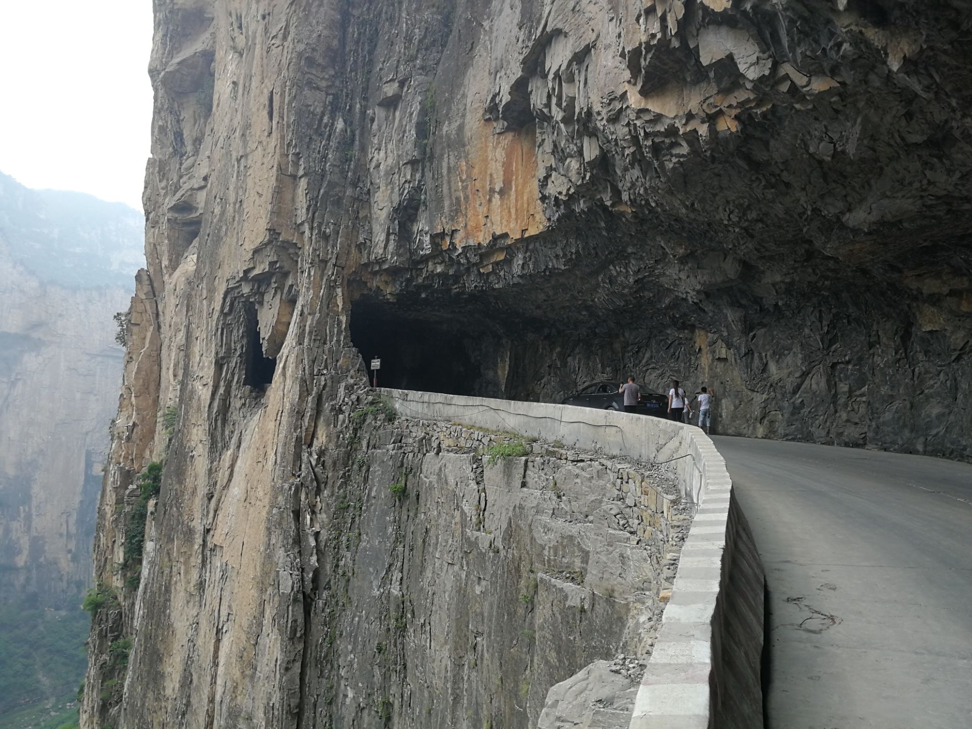 航拍济南长清马山全景和悬崖峭壁_3840X2160_高清视频素材下载(编号:5656438)_实拍视频_光厂(VJ师网) www.vjshi.com