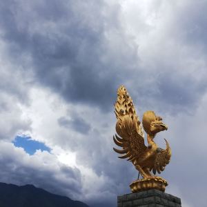 大鹏金翅鸟广场