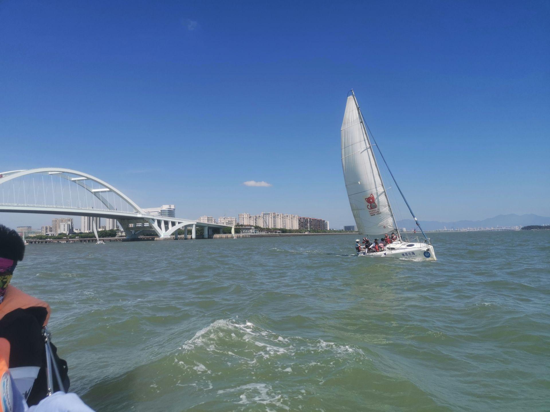 五缘湾游海帆船出海