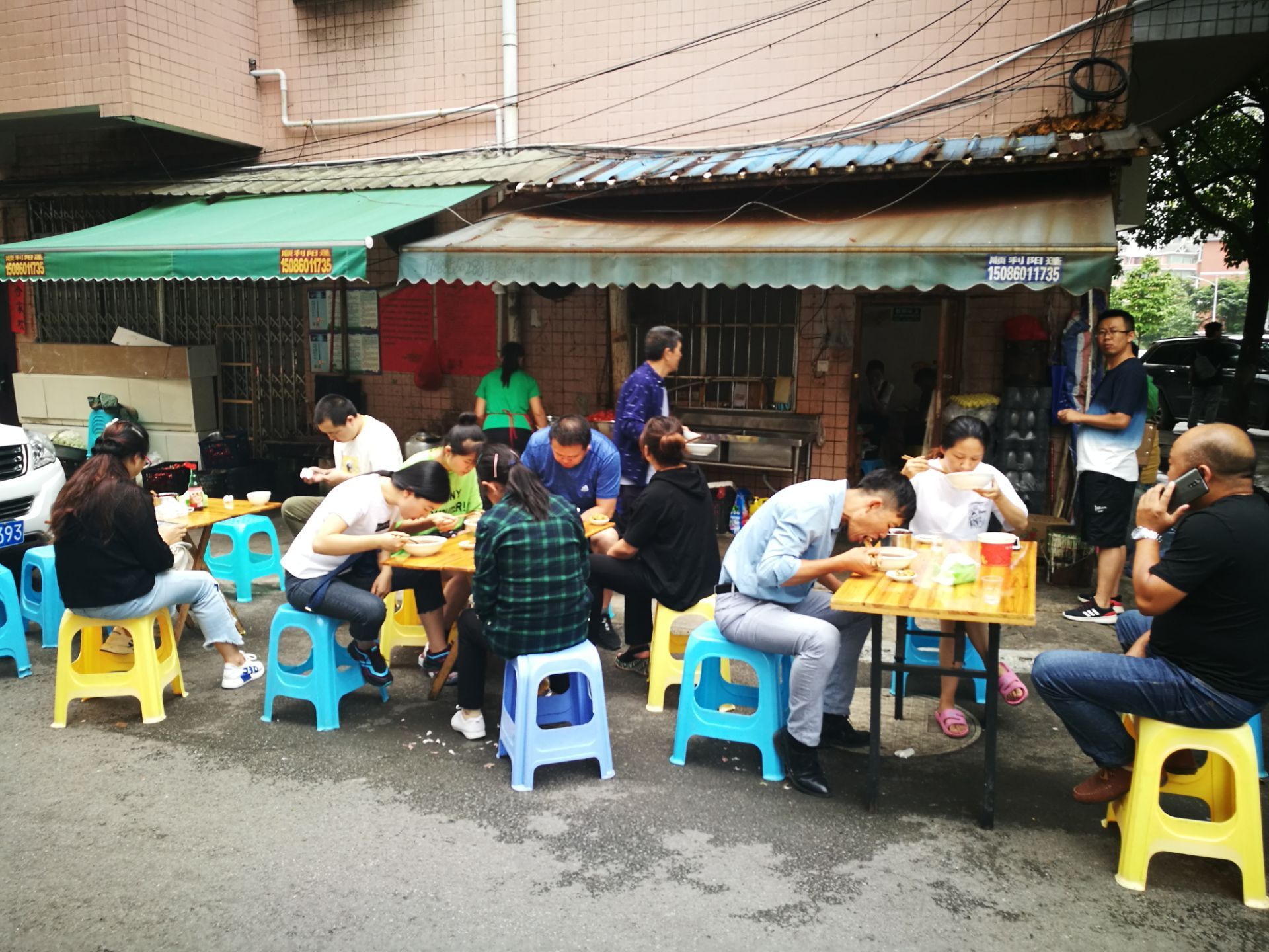 尽管在贵州的粉和面是早餐的绝对主角,但是每个地方的特色不一样