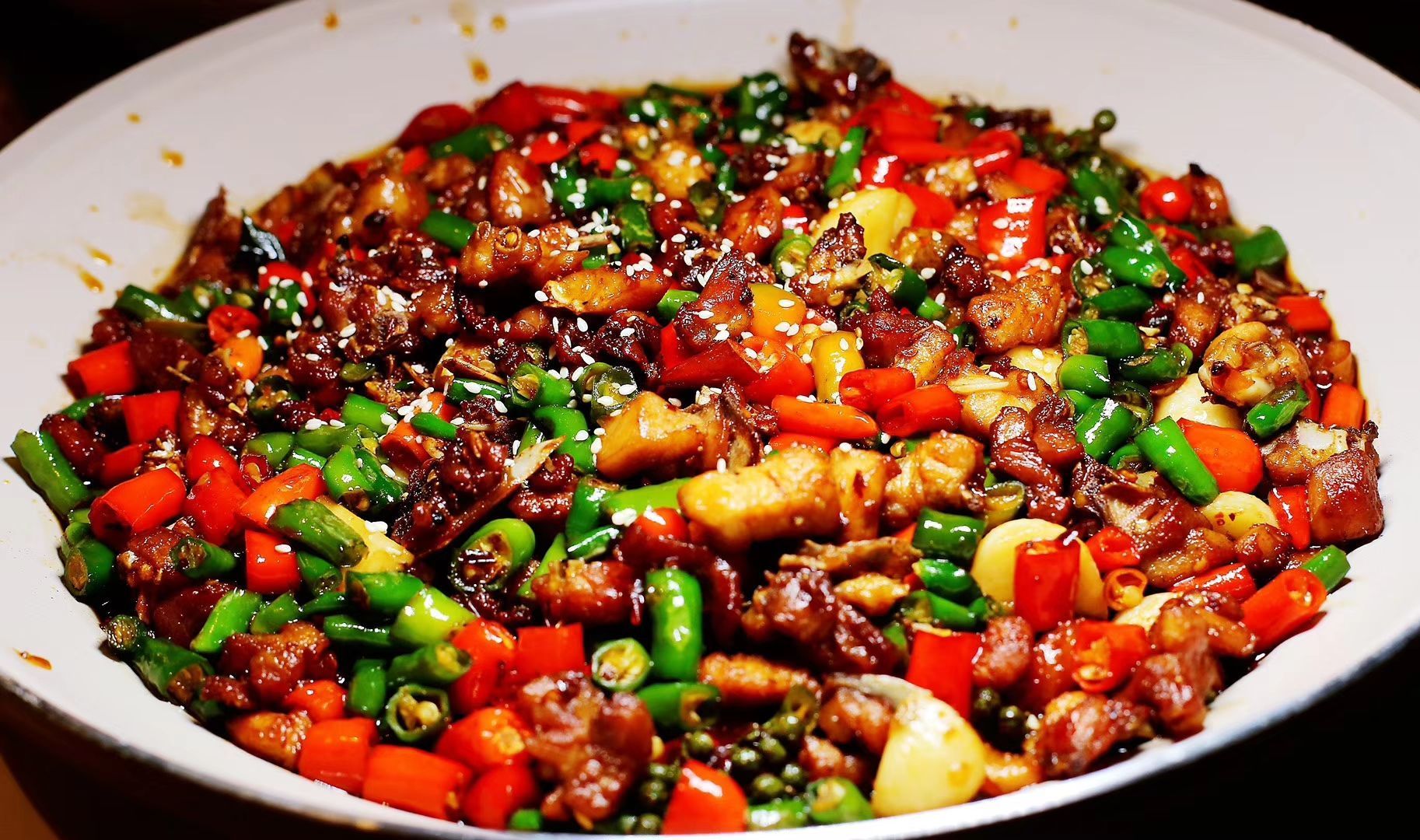 味道真的很不错,这个评价比较特切,尖椒盐菜回锅肉,爆炒肥肠,辣子鸡