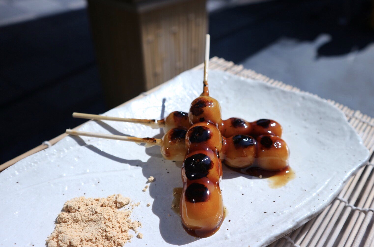 非常古早味最喜欢酱油团子q糯弹牙的团子质地韧弹不粘牙有嚼劲弹而不