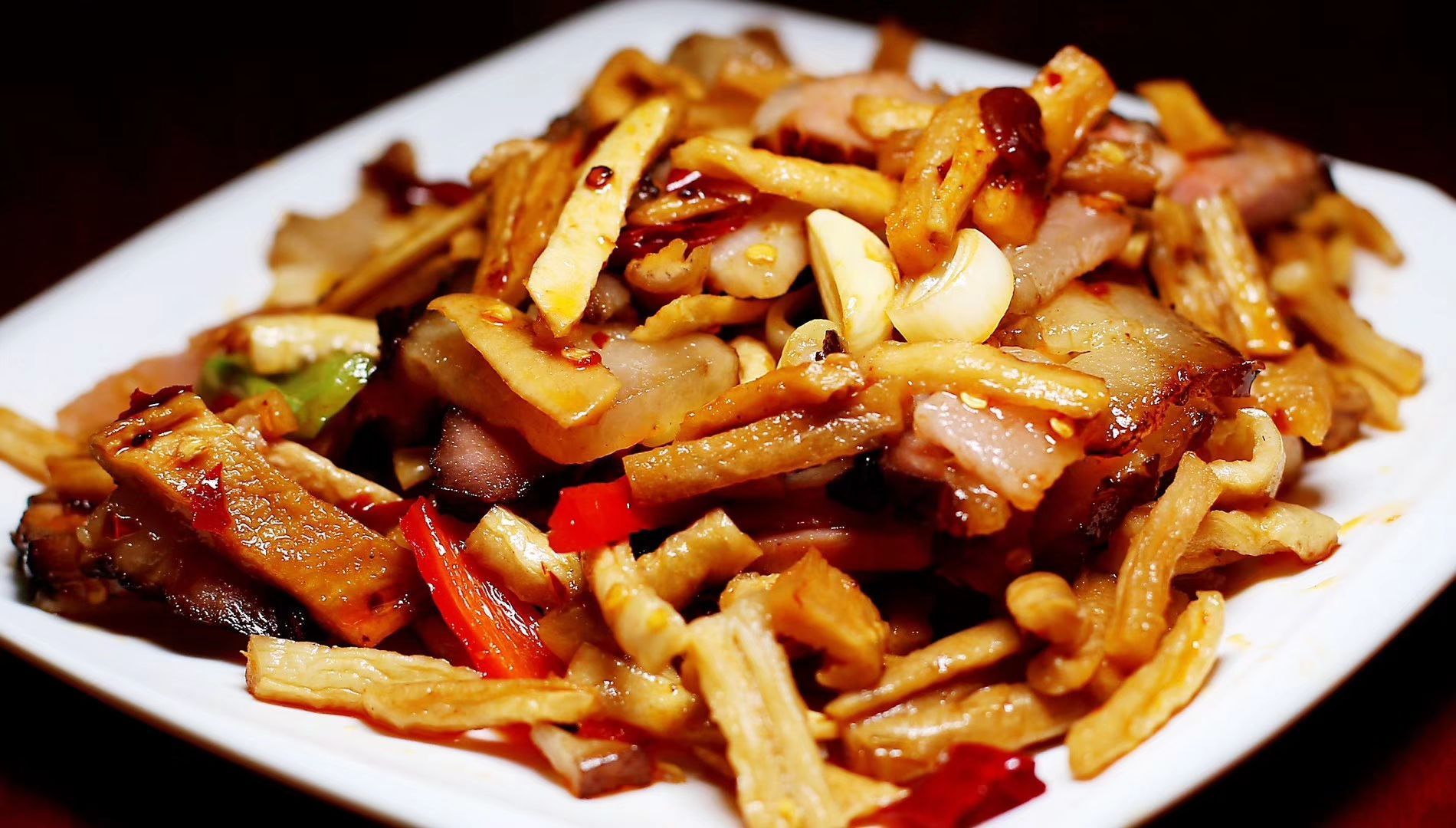 走广东清淡路线的四川人是一种享受;萝卜干炒腊肉就是萝卜干品质还不