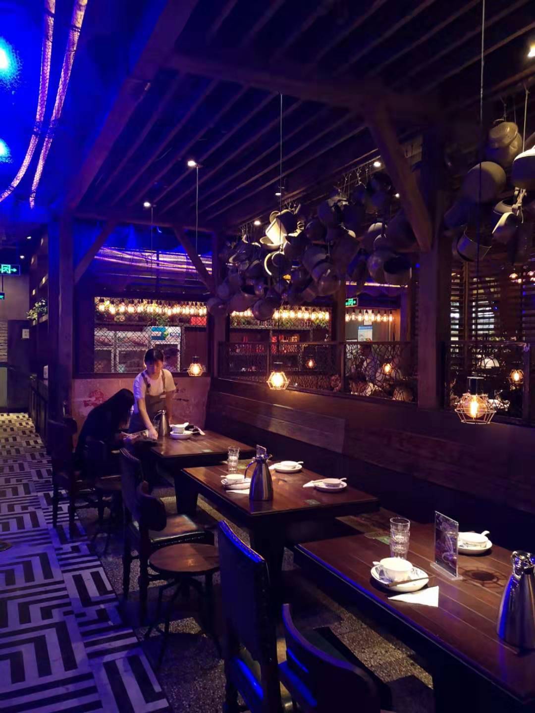 【携程美食林】青岛前海沿(延吉路cbd万达店)餐馆,餐厅装修装饰优雅