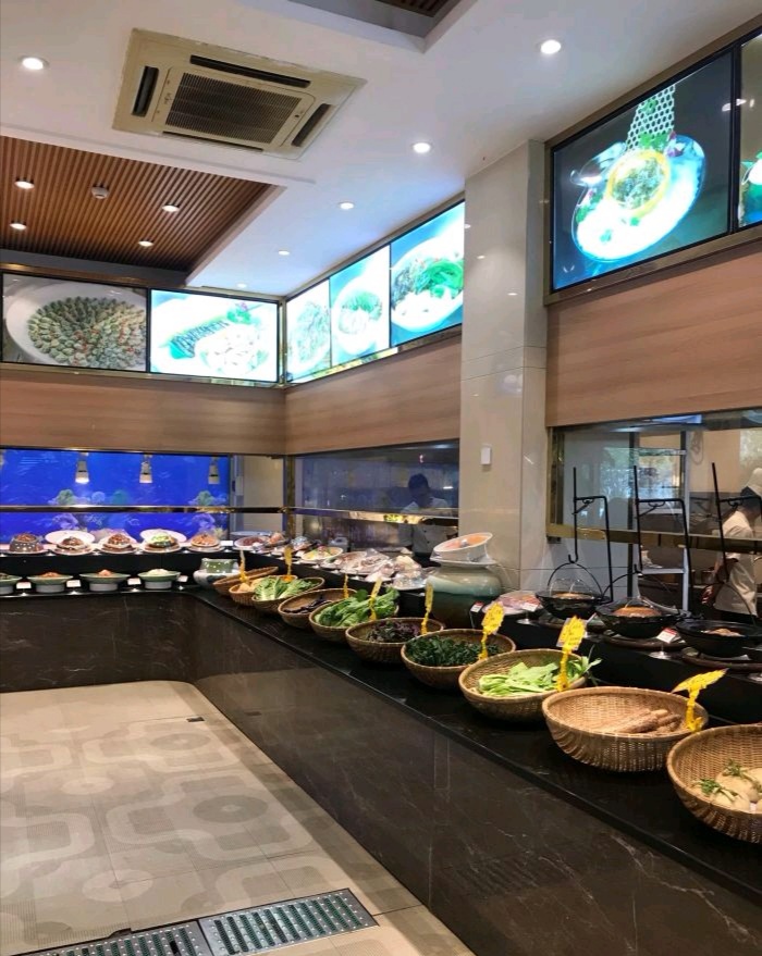 鲤鱼门海鲜量贩大酒店(虹桥店) 4.0 分 1条点评 海鲜 直线距离156m