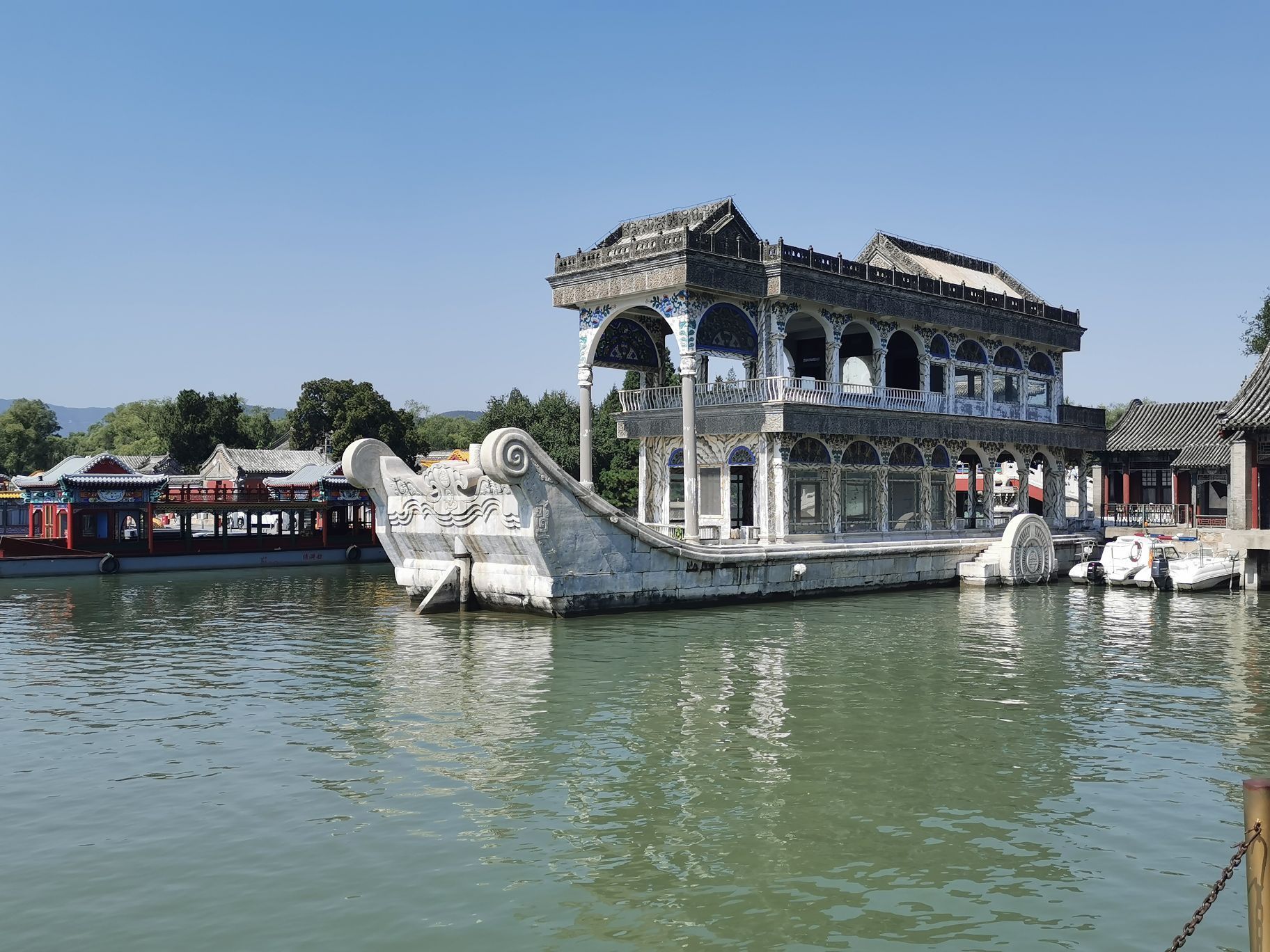 颐和园龙舟画舫