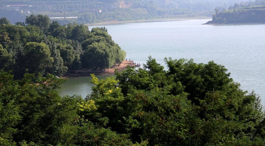 千湖國家溼地公園位於陝西省寶雞市千陽縣千河流域.溼地公園南北寬7.