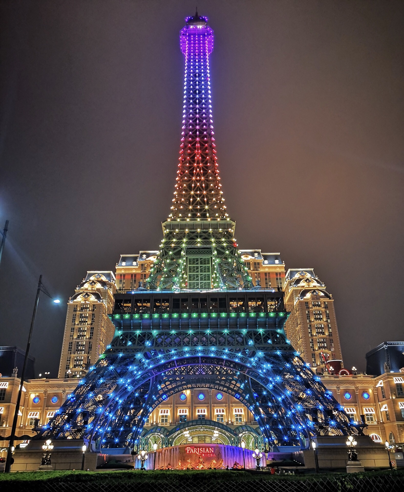 澳门巴黎铁塔夜景图片
