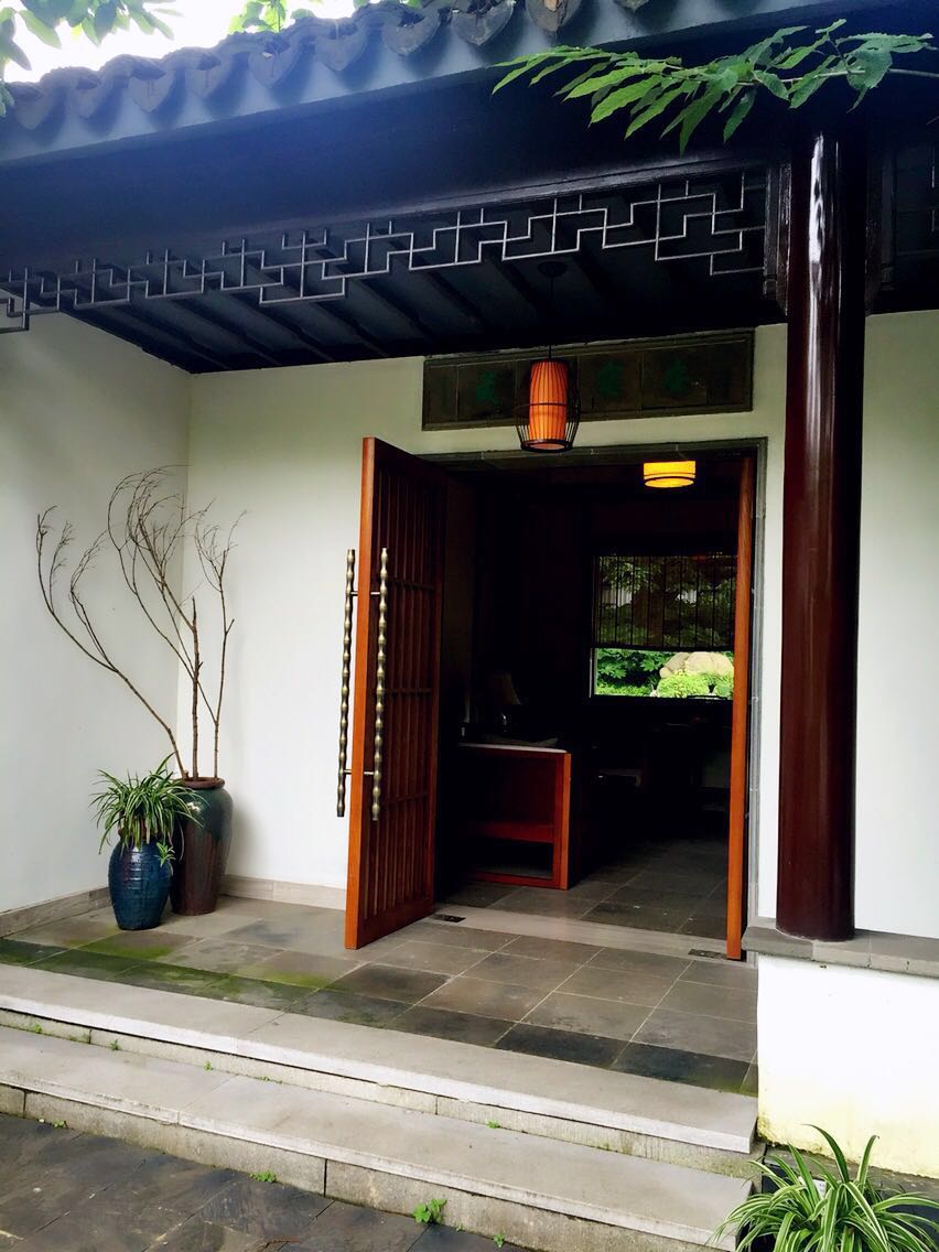 房间设施不错,打扫的也挺干净的,非假期自入住还没