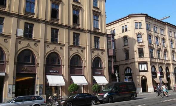 马克西米利安大街是慕尼黑的奢侈品一条街,是巴伐利亚国王路德维希