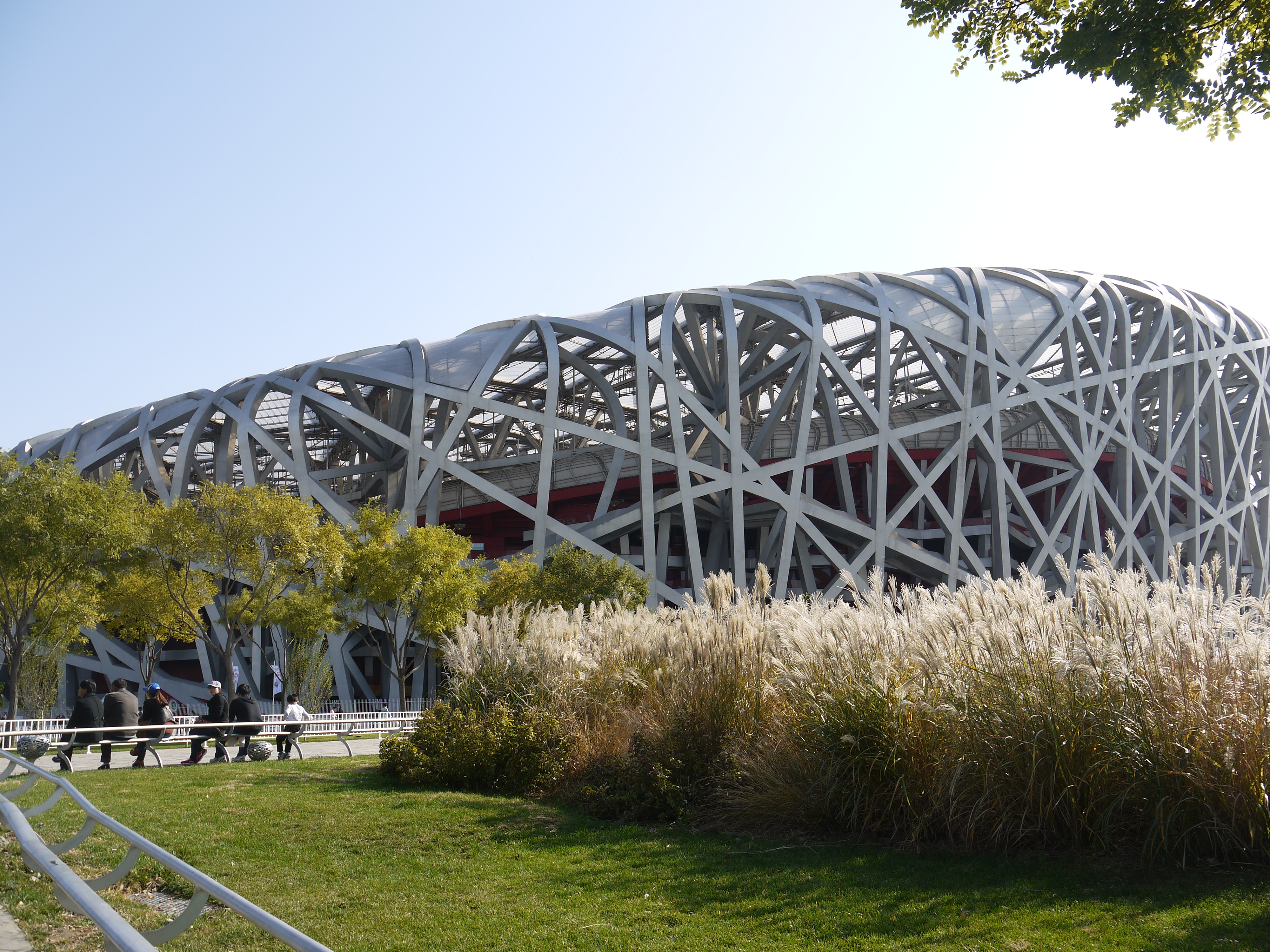国家体育场呈鸟巢结构,是2008年第29届奥林匹克运动会的主体育场,其