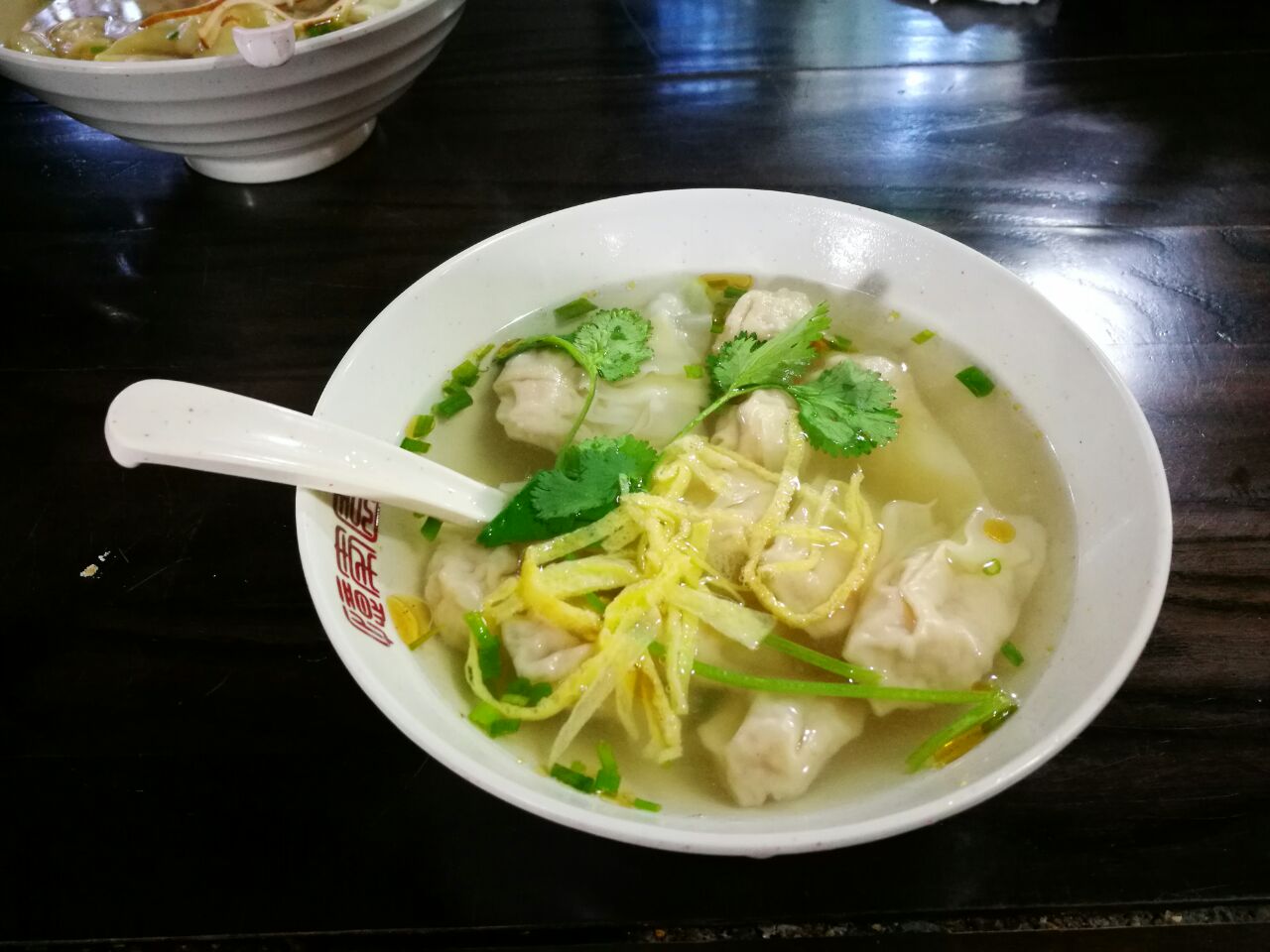 开洋馄饨和鱼肉小馄饨比小笼逊色些,陷料更多点精肉就好了