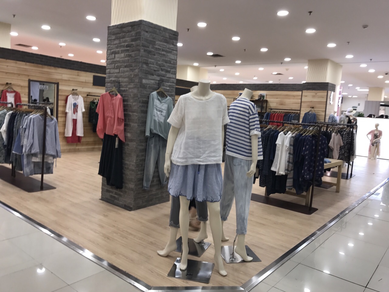 北京翠微百货(牡丹园店)购物攻略,翠微百货(牡丹园店)物中心/地址