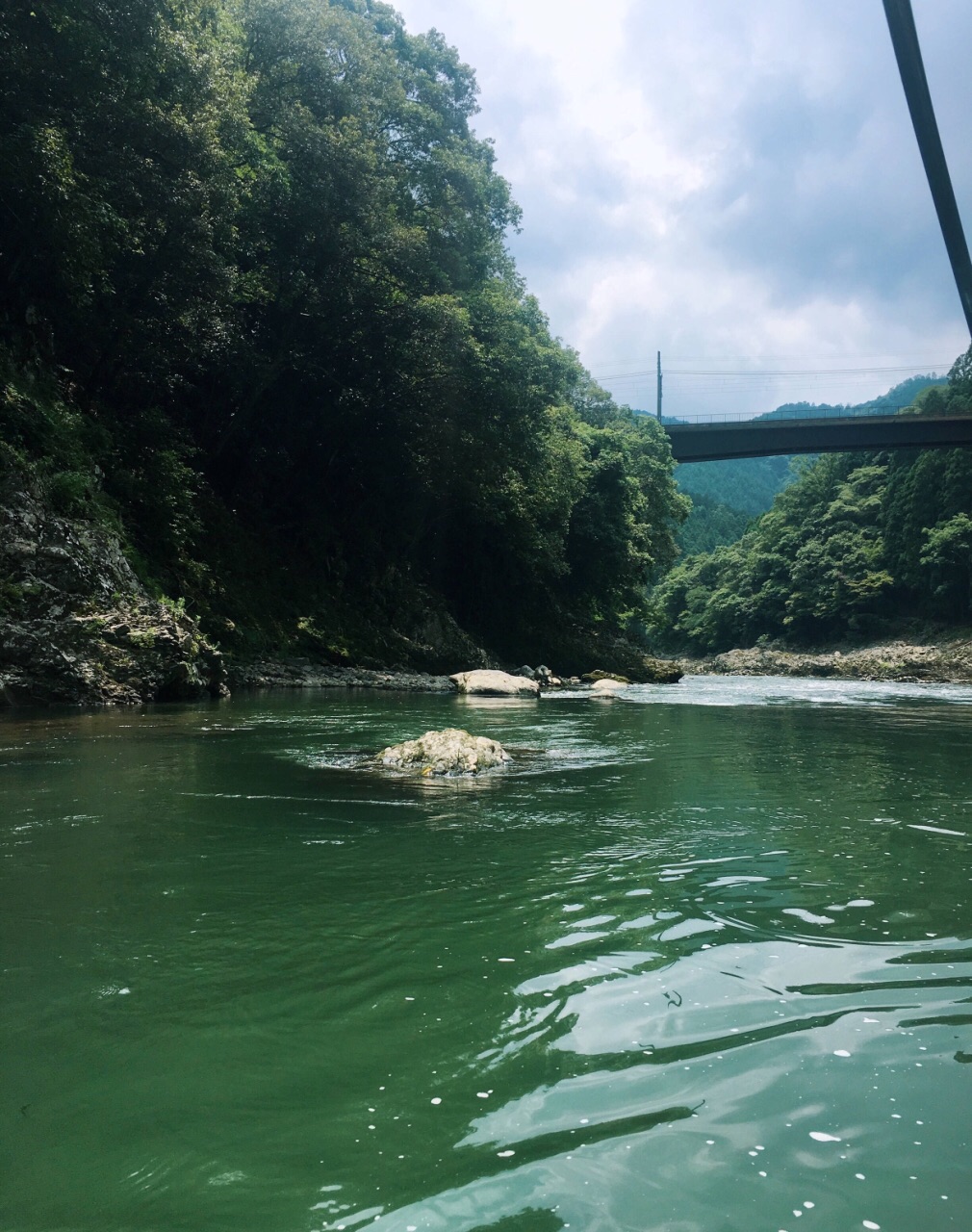 乘车30分钟后到达保津川漂流码头开启了人生第一次漂流体验