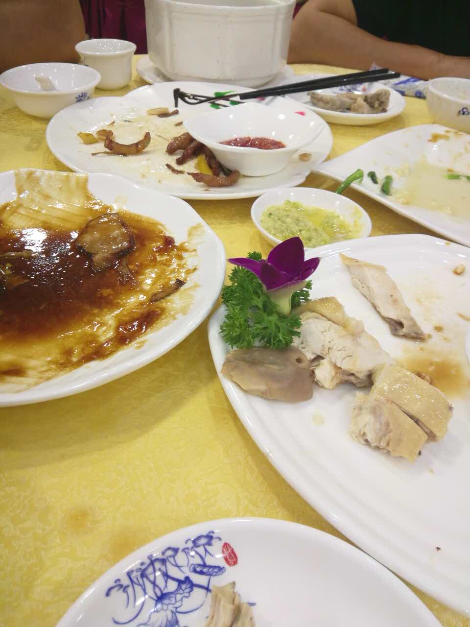 服务态度不好,上菜慢,菜很咸