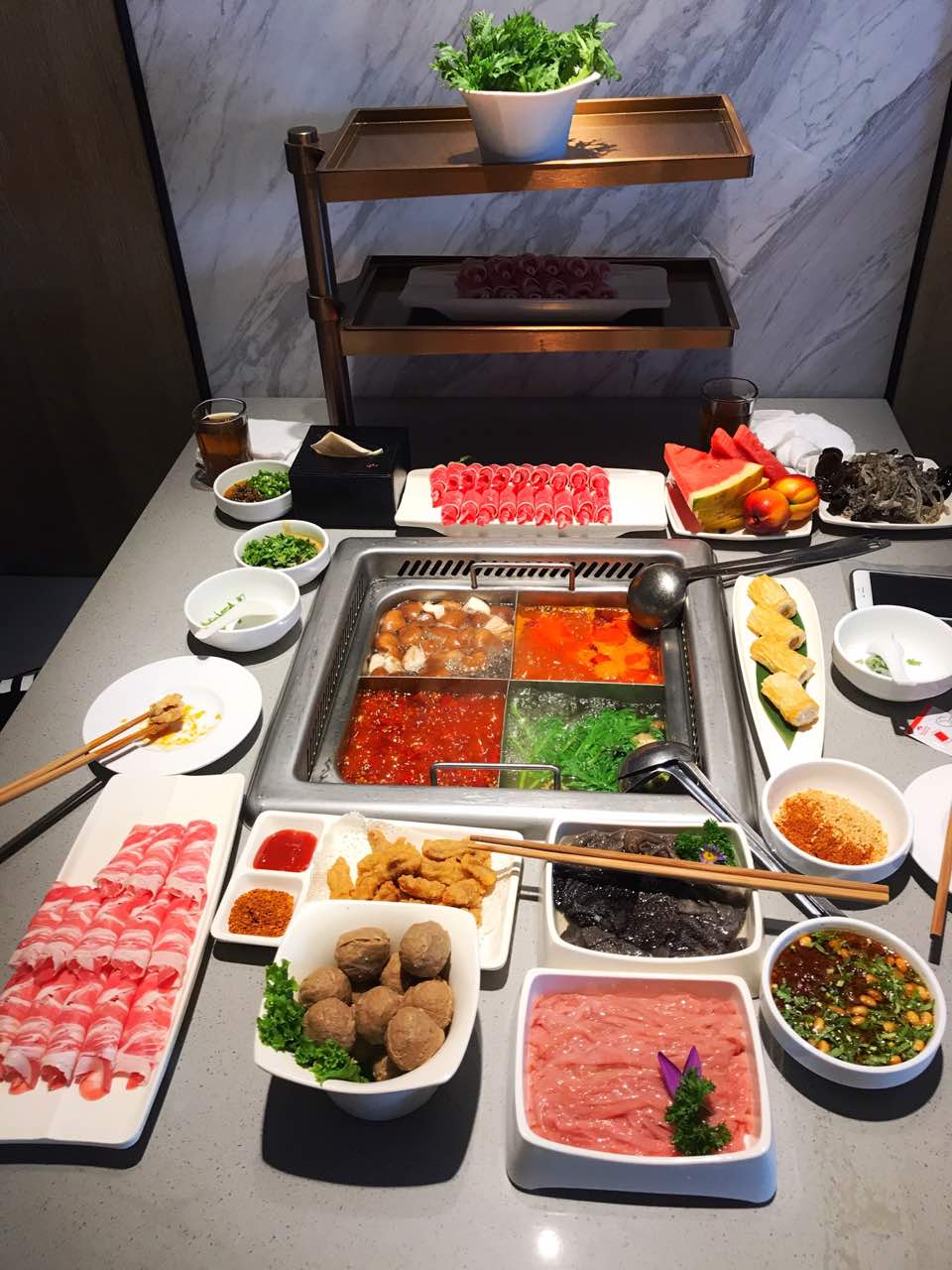 【携程美食林】北京海底捞火锅(翠微路店)餐馆,和男朋友来吃的 下午没