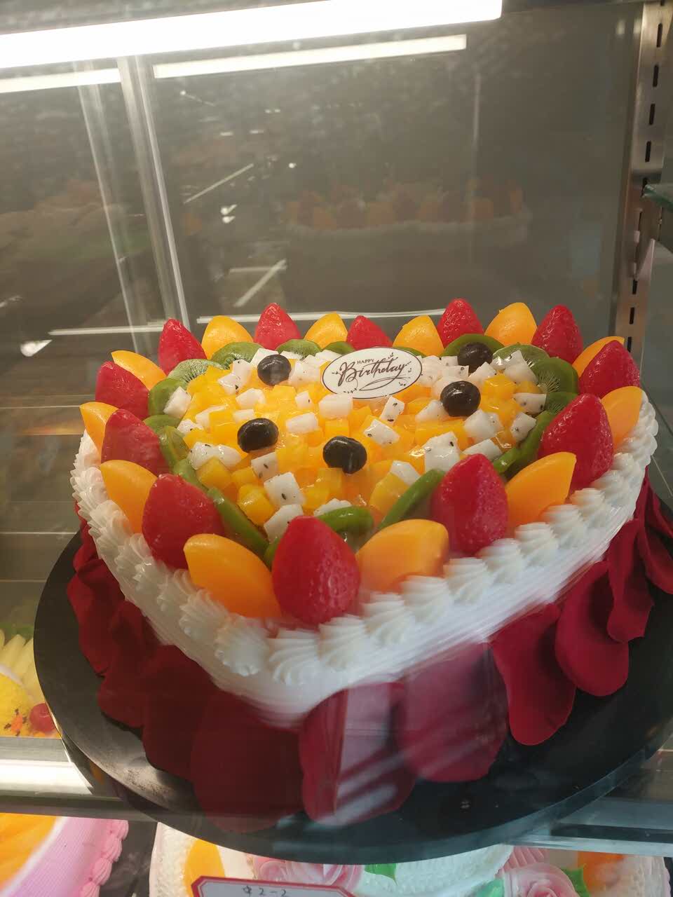 2021麦田印象蛋糕(联越路店)美食餐厅,效果还可以,朋友们都比较喜.