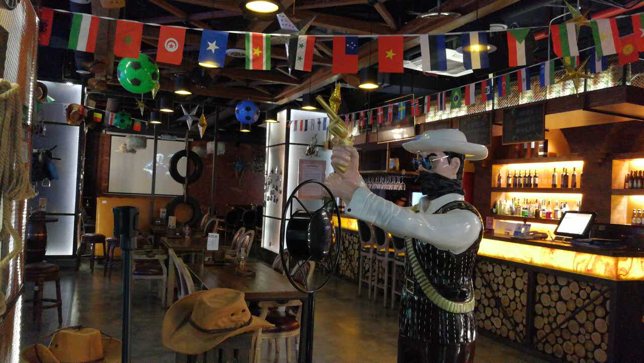 镖客的左轮飞镖主题餐酒吧