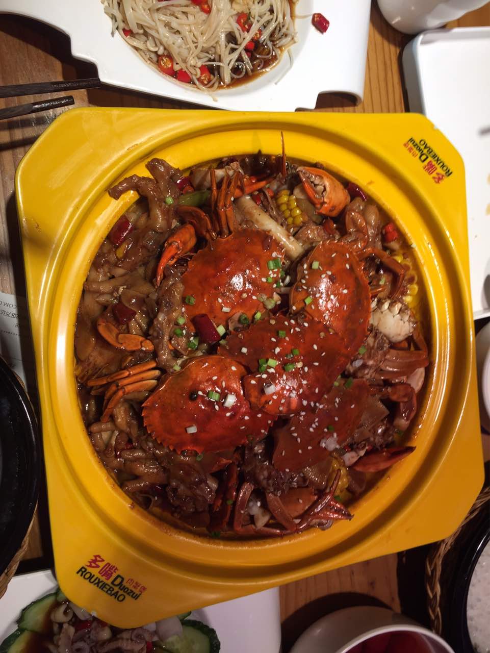 多嘴肉蟹煲(万达百货店)