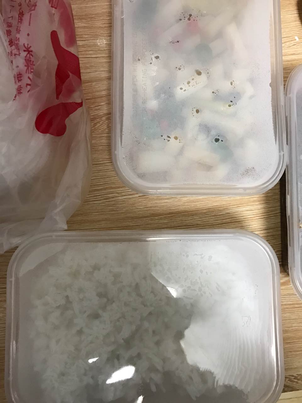 上菜速度很快,打包带走的,老顾客了不错的,饭菜口味都还行.