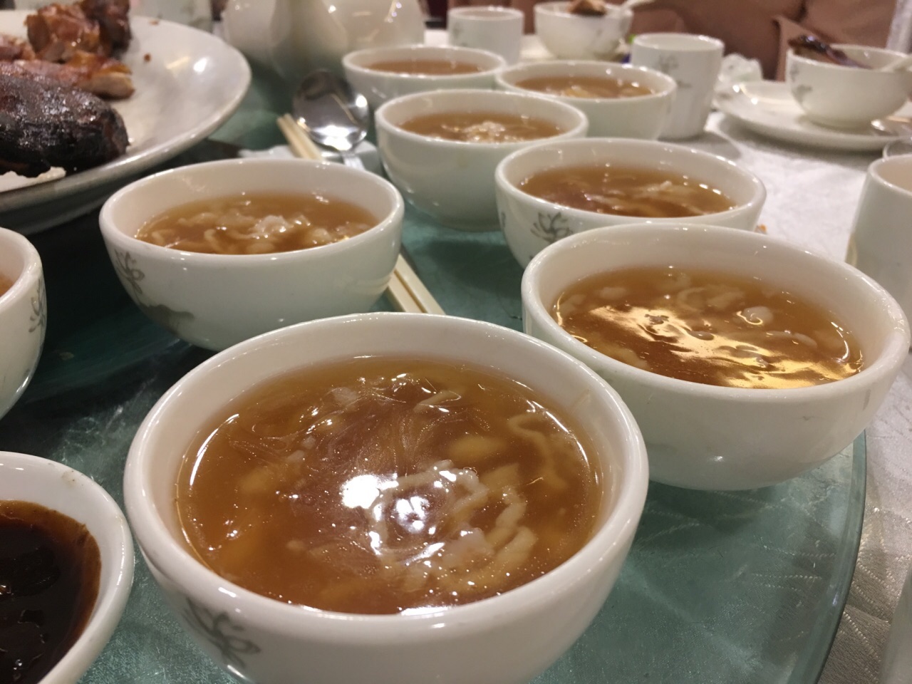 鱼翅浇上红醋,不腥好喝,红醋的用处真的好多,开胃又有独特的醋香,配