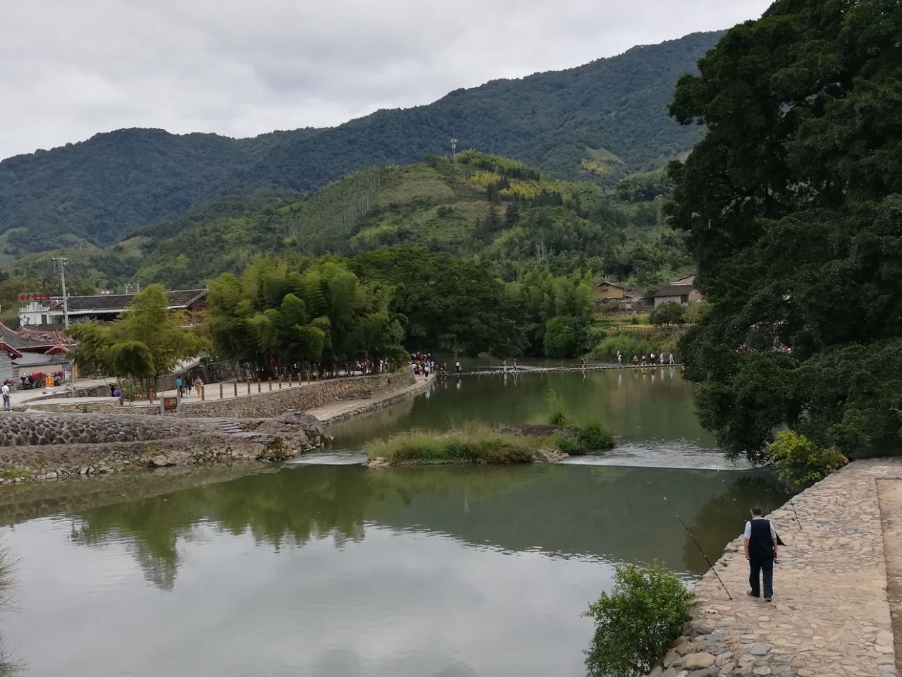 這次雲水謠一日遊很好導遊阿君一路上講說很地道,風趣,一車人笑聲不斷