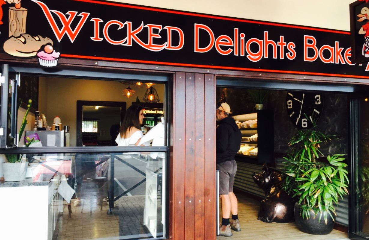 wicked delights bakery 直线距离2.4km