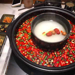 成都滇草香云南原生态汤火锅 成都大悦城店 攻略 滇草香云南原生态汤火锅 成都大悦城店 套餐 特色菜品推荐 菜单 人均消费 电话 地址 菜系 点评 营业时间 餐厅介绍 哪个菜好吃 携程美食