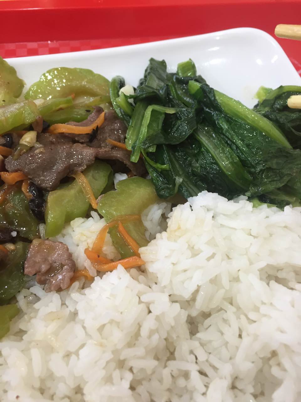 简单菜式,味道还可以,价格比较实惠,菜品多样,感觉自己一个人在家煮不