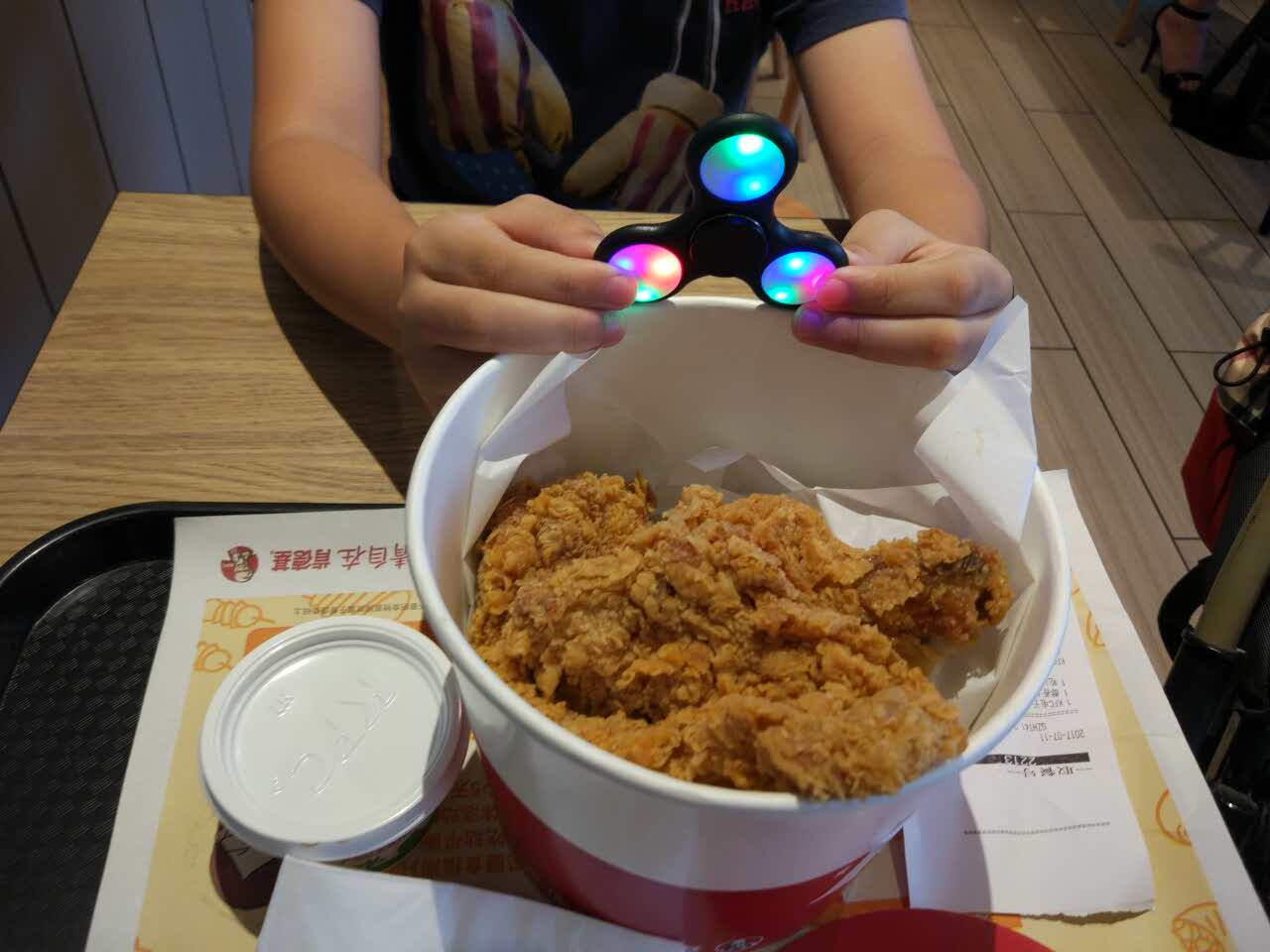 孩子最喜欢吃肯德基的炸鸡块,会员有优惠,真不错,棒棒哒!