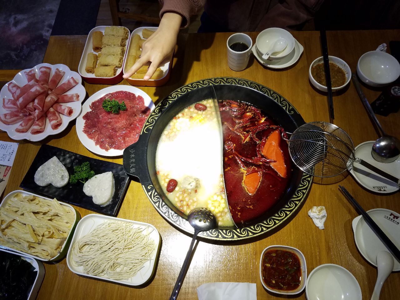 真的好吃 很喜欢这里面的 在美团上买了两张50抵100的卷 两个人吃到撑