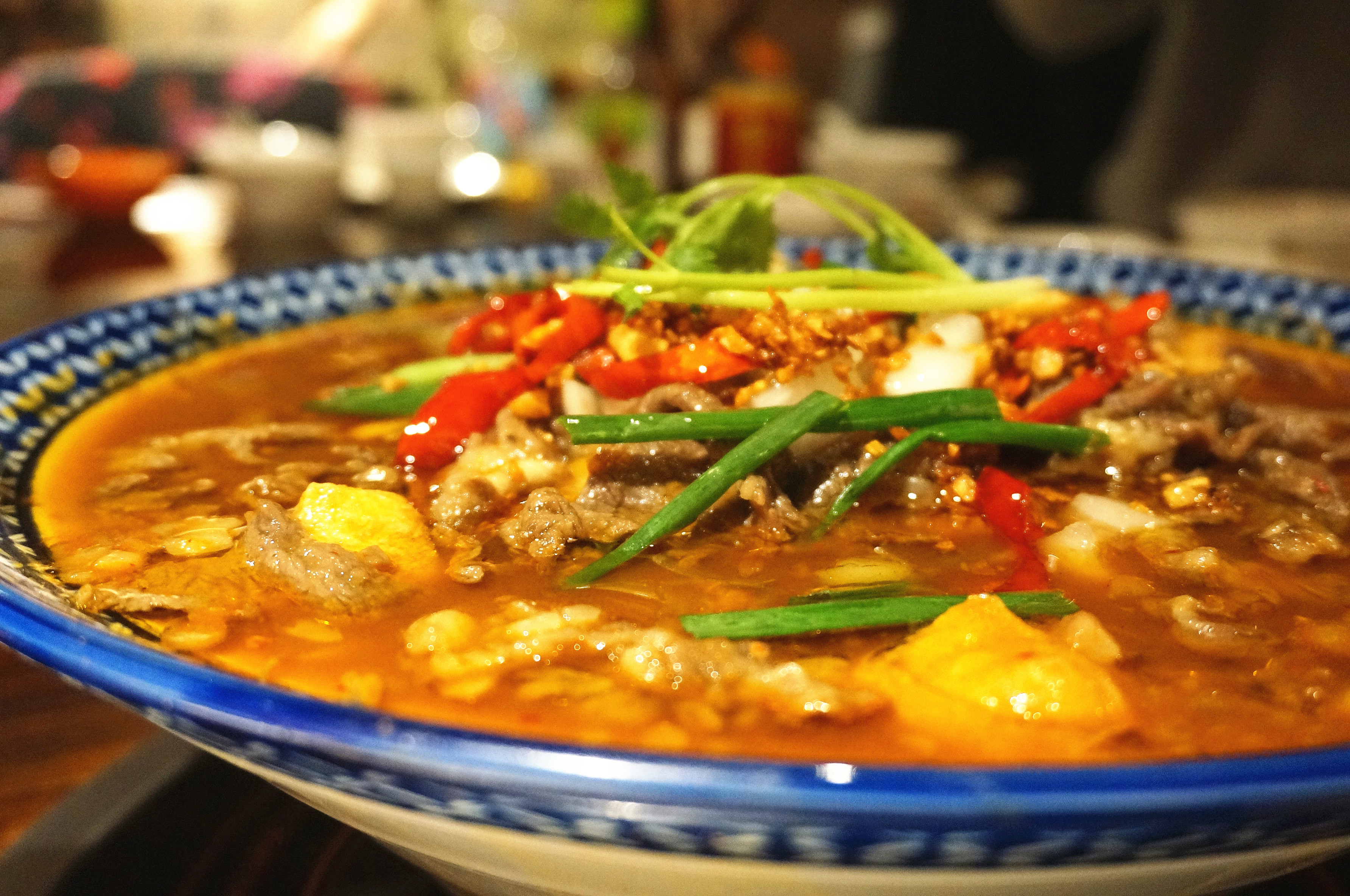 吃过的牛肉店不少,尝过的牛肉料理也是多样,但"牛趣"的这一锅【水煮