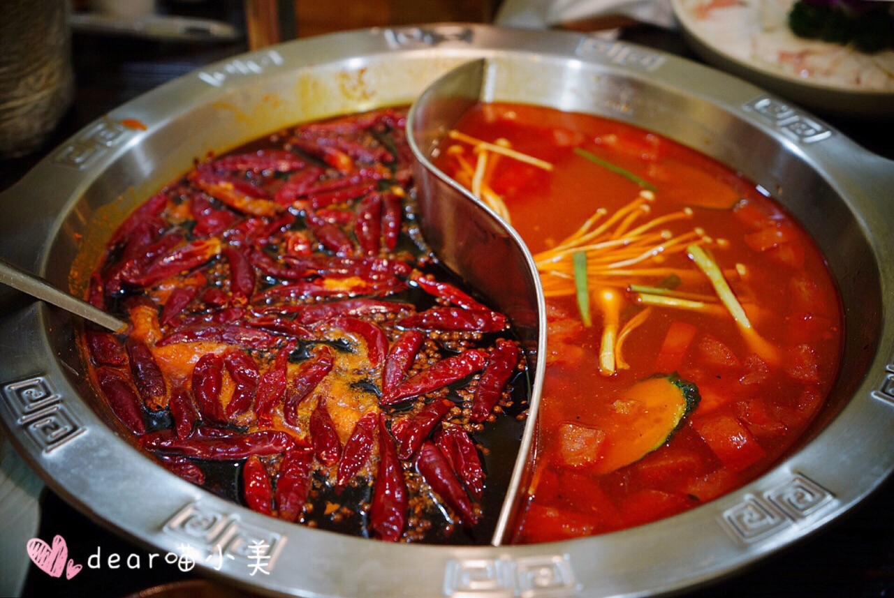 2022巴渝焰么雀重庆老火锅美食餐厅,特别是厚实的五花肉片,肥瘦.