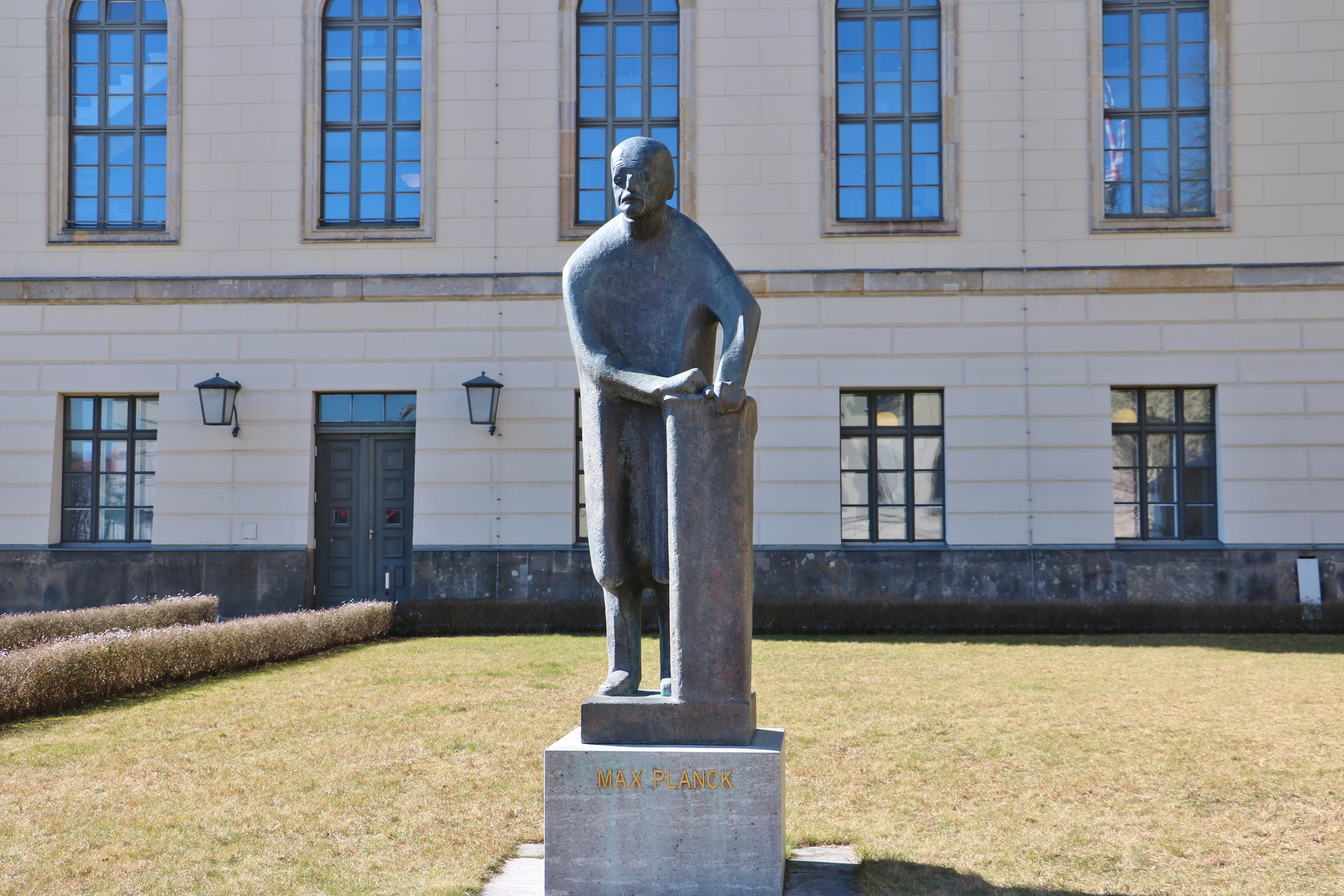 denkmal max planck 直线距离 100m