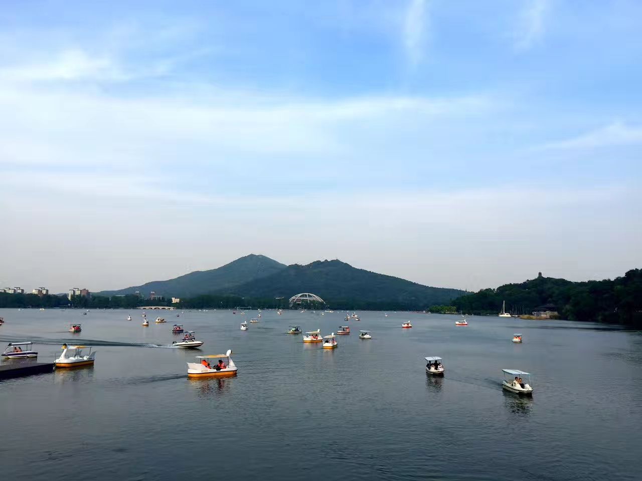 南京玄武湖游船图片