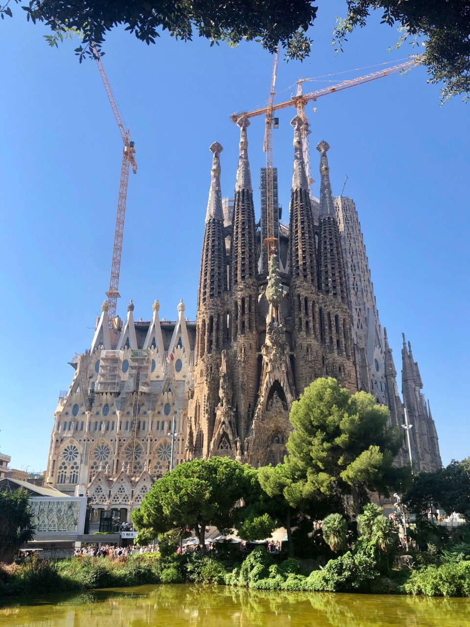很多人跑来西班牙巴塞罗那就为了见圣家堂一面,这也是我们最重要行程