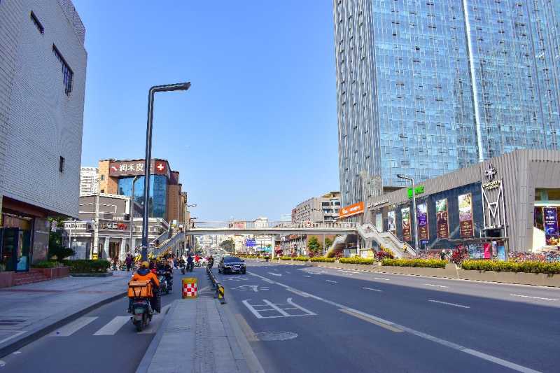 中国西部最大的城市中心广场――天府广场