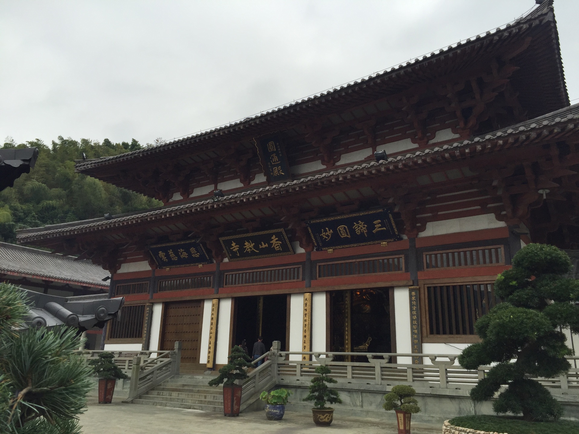 山南有一个西藏第一佛堂——昌珠寺_泽当镇