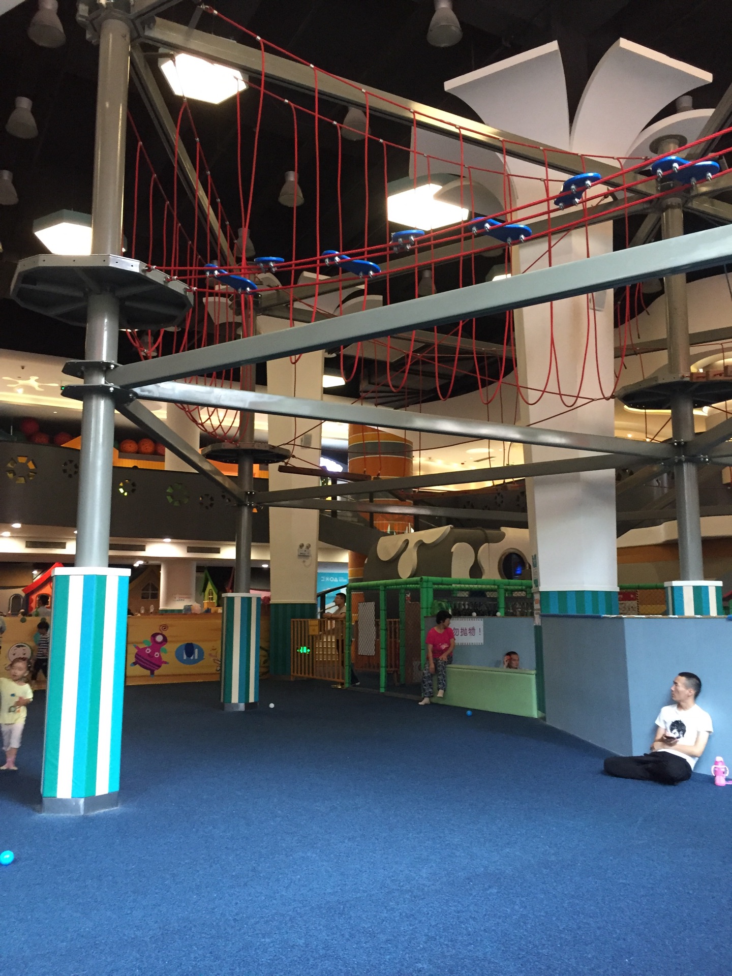 彻天彻地童玩中心