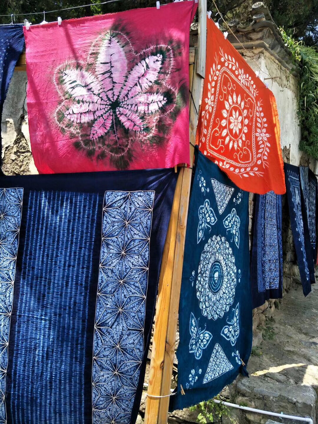 想深入体验丽江民俗,扎染之类的,有什么特别的玩法推荐?