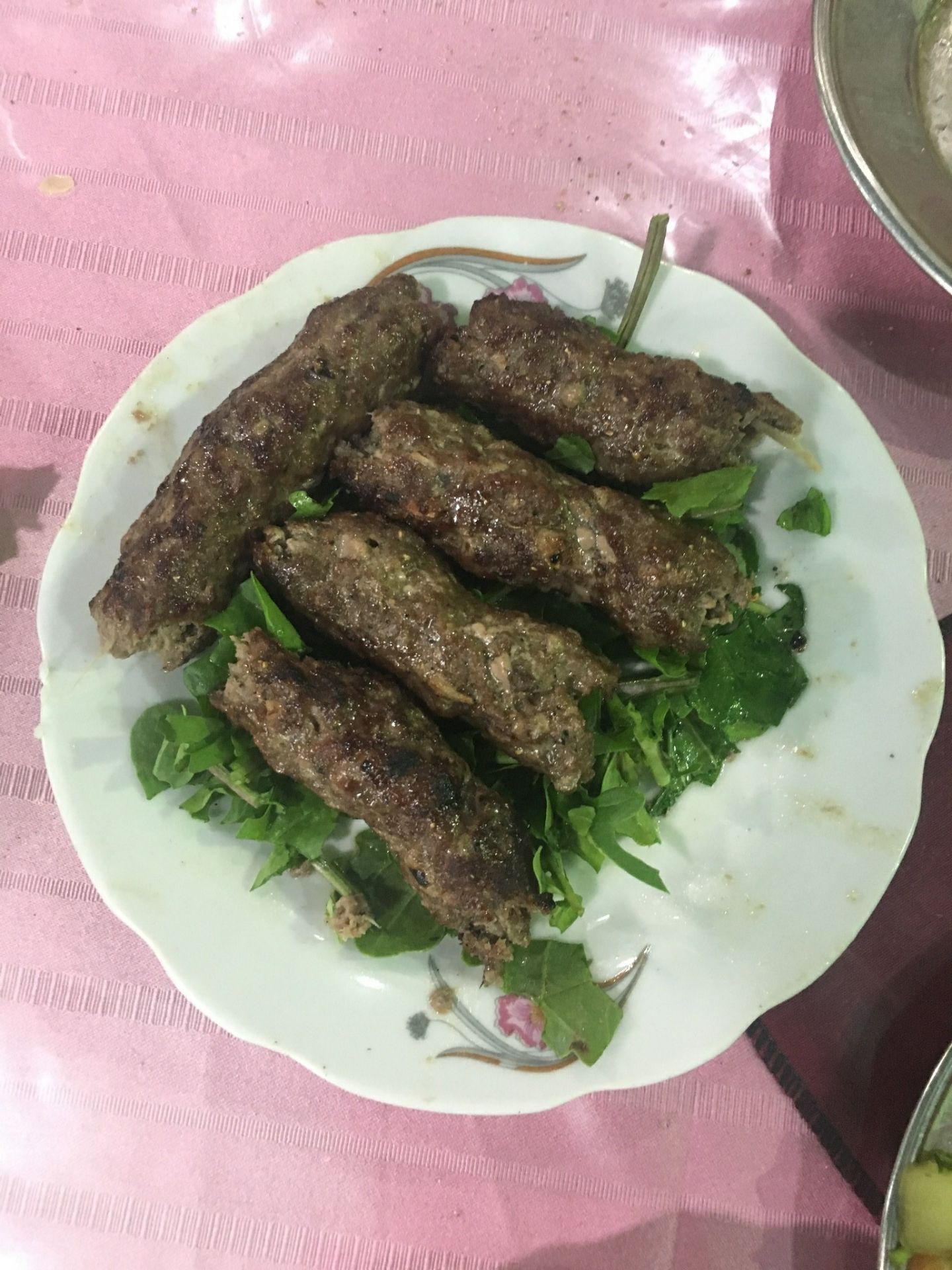 尤其推荐这里的仙人掌饼,这种面饼的汁液是用仙人掌汁拌成的,味道十分