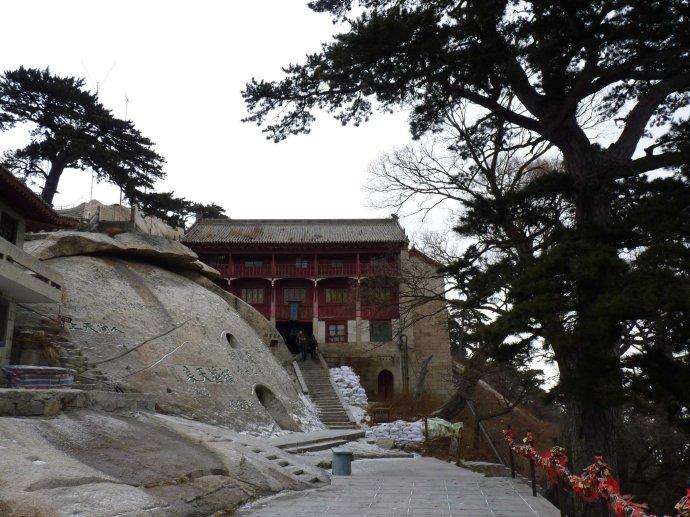 【携程攻略】华山翠云宫景点,重修的翠云宫为木石结构,依崖就势而筑.