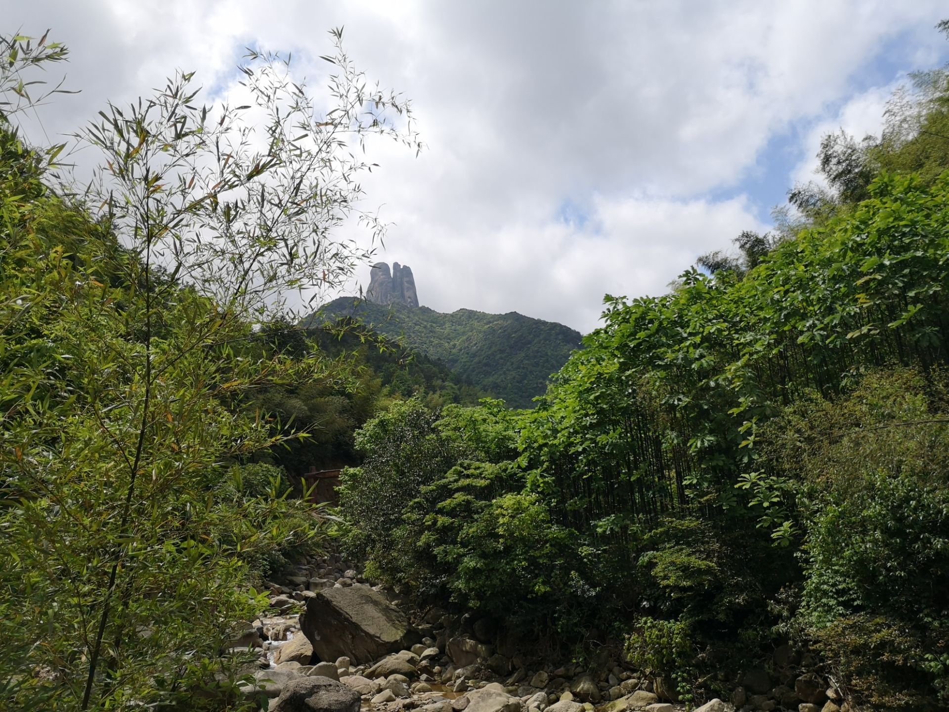 【攜程攻略】寧遠九嶷山景點,在這邊的景色還算是不錯的,開車過來也