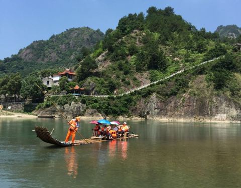 龙河渡竹筏漂流