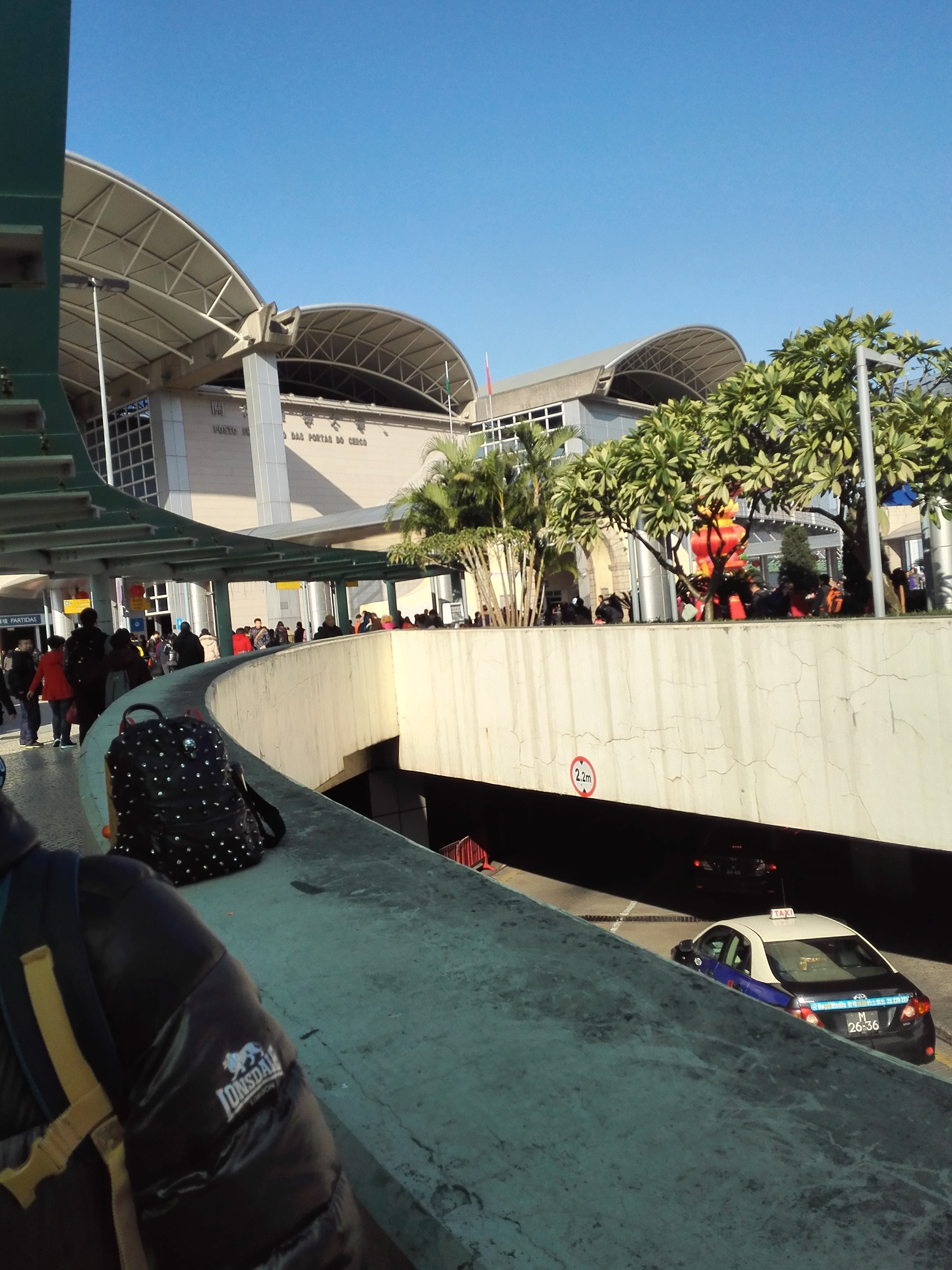 【携程攻略】珠海拱北海关景点,进出澳门的必经之路,每天进出澳门的人