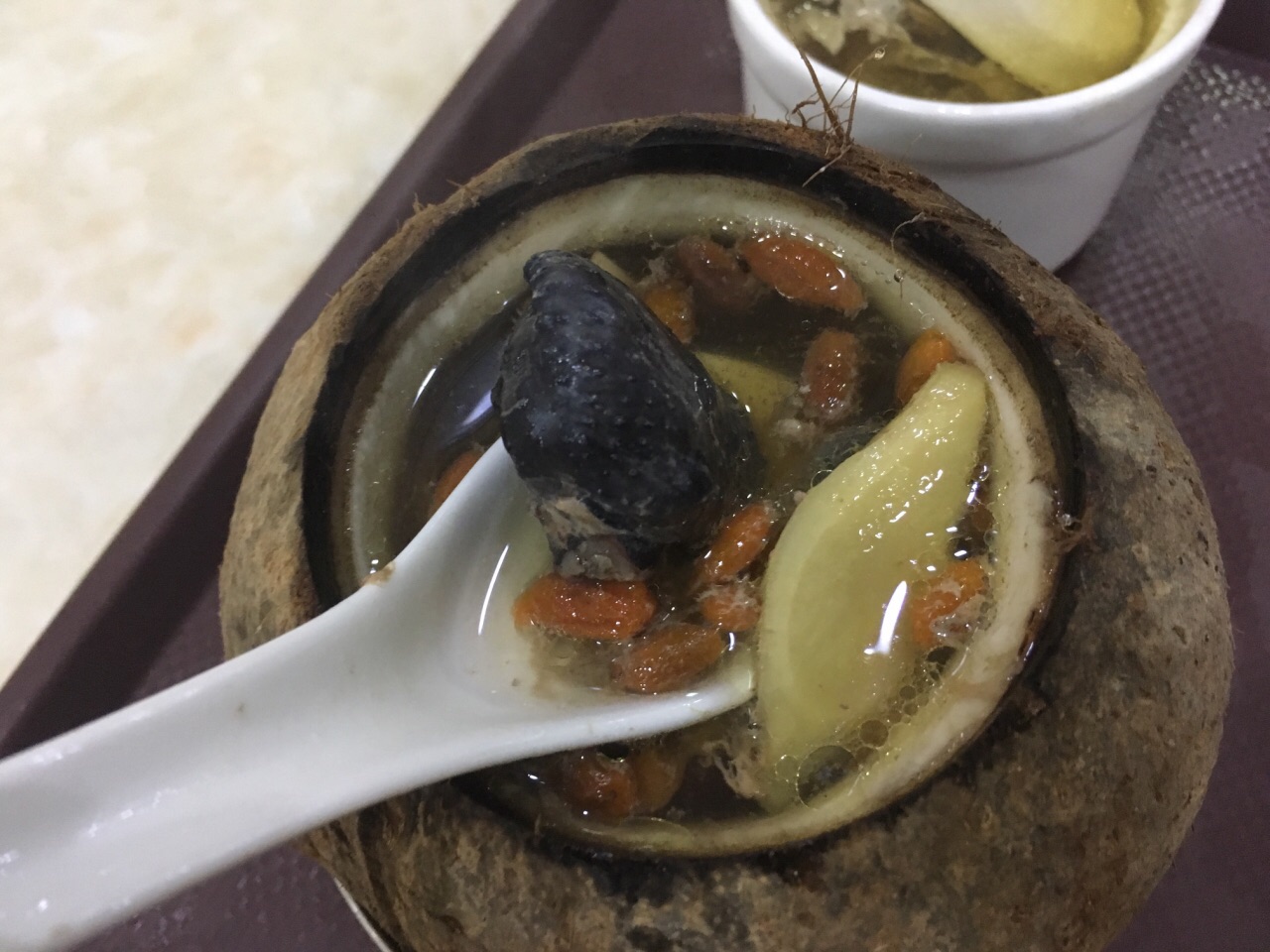 椰香浓郁的椰子鸡汤