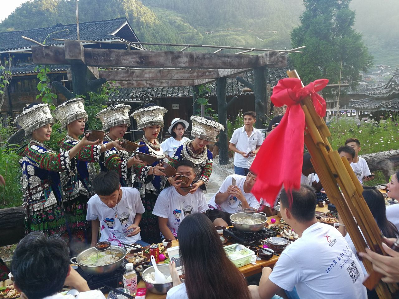美丽西江，一场展示苗族起源与民俗的演出，游客看后都表示很值_生活