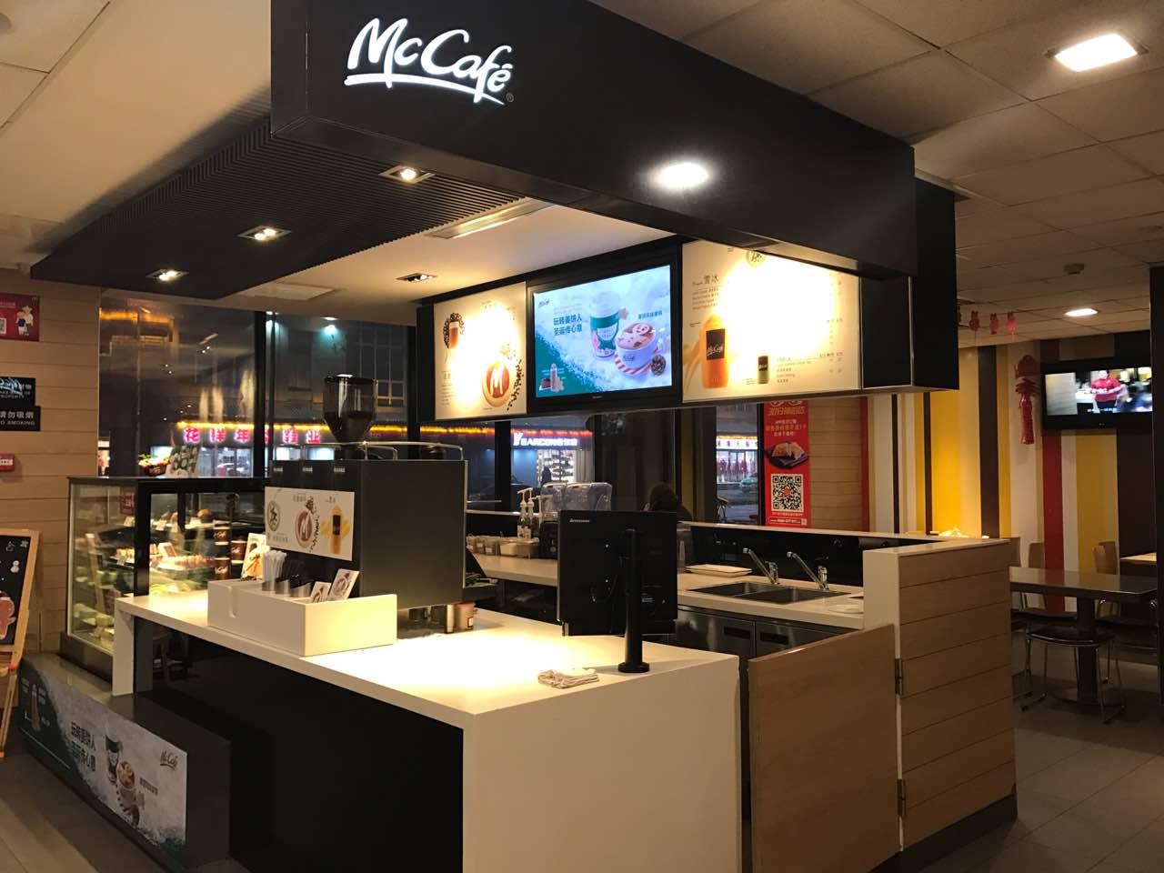 2023麦当劳(新华道店)美食餐厅,大厅里现在多了两个可以自助.